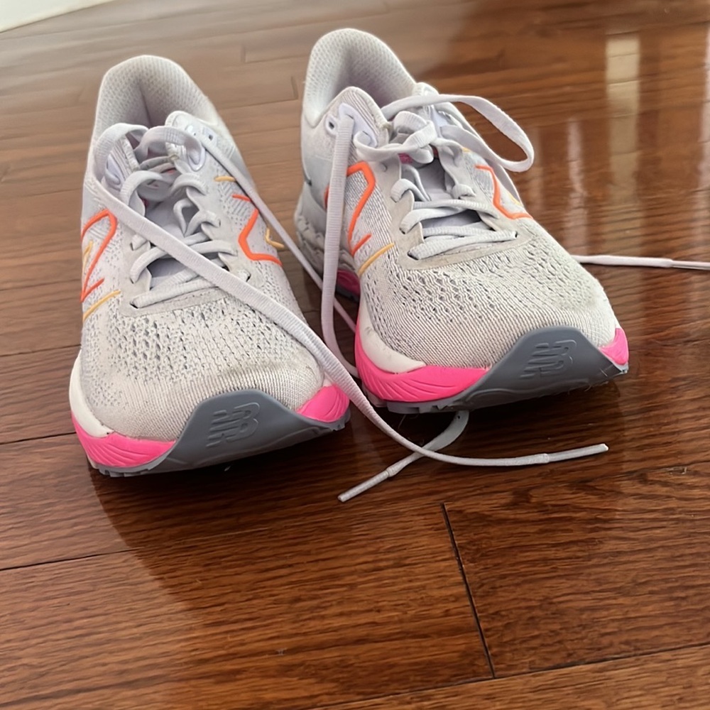 New Balance size US 7 running shoes never worn